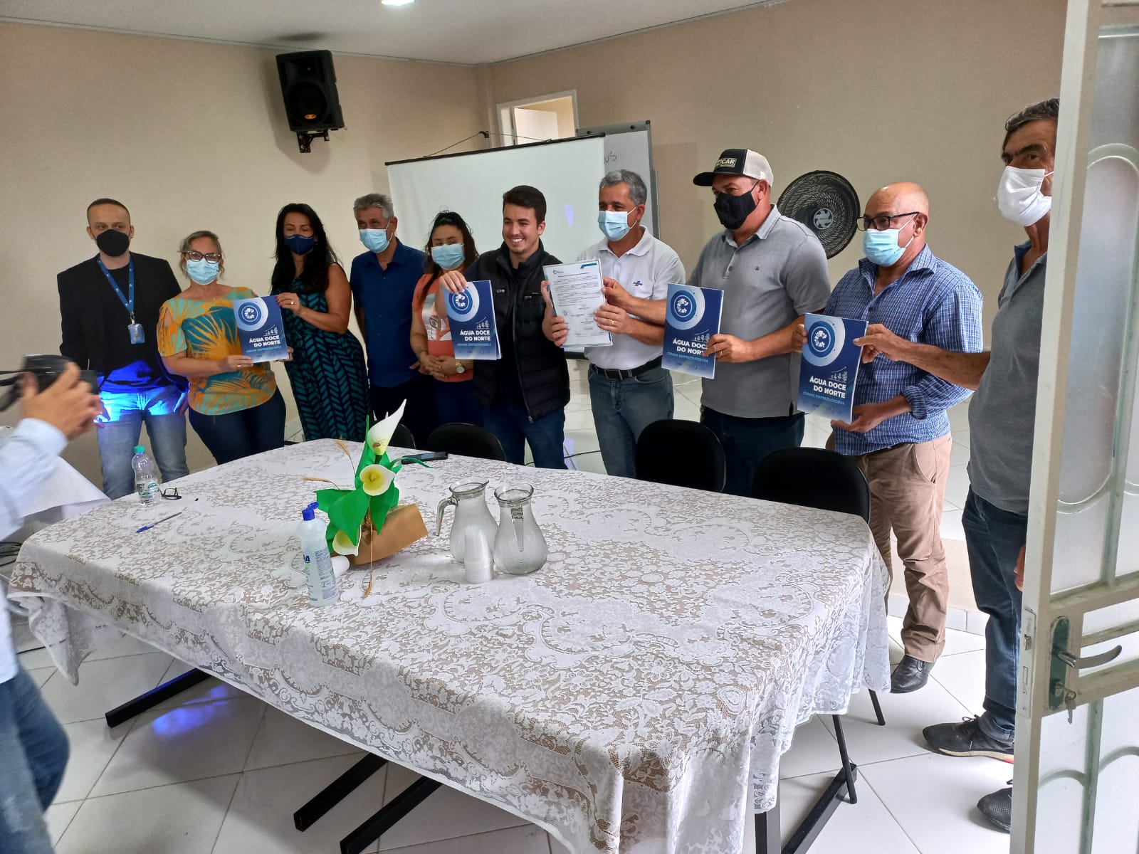 O prefeito de &Aacute;gua Doce do Norte, Abra&atilde;o Lincon, recebeu o plano de a&ccedil;&otilde;es do Cidade Empreendedora