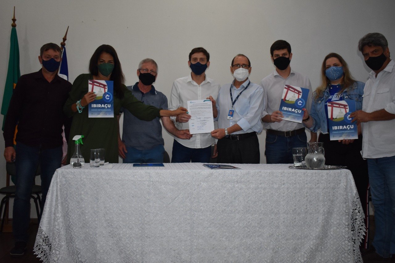 O plano de a&ccedil;&atilde;o do Cidade Empreendedora foi entregue ao prefeito Diego Krentz.