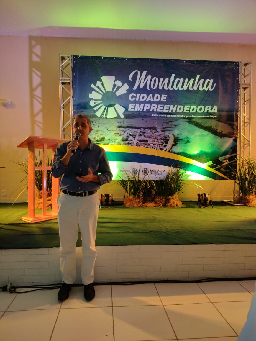 O superindentende do Sebrae/ES, Pedro Rigo, esteve na solenidade onde o munic&iacute;pio de Montanha assinou o termo de ades&atilde;o ao Cidade Empreendedora.