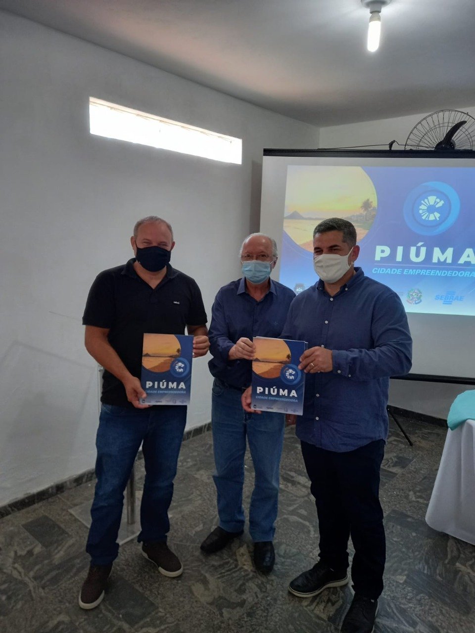 Plano de A&ccedil;&atilde;o do Cidade Empreendedora foi entregue ao prefeito de Pi&uacute;ma, Paulo Cola