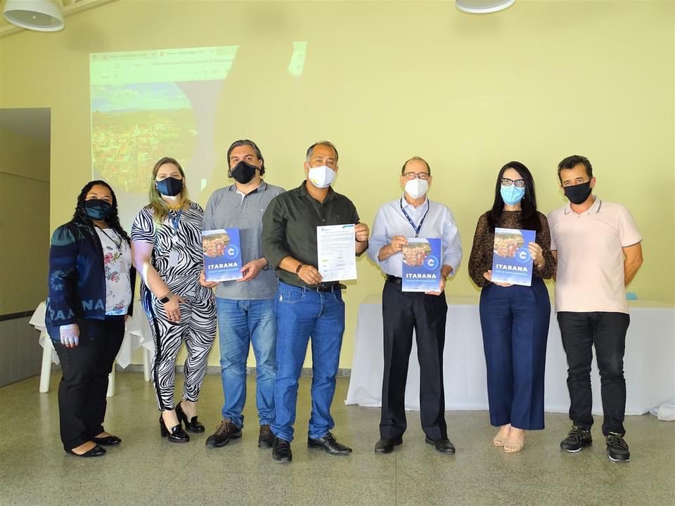 Equipe do Sebrae/ES e da Prefeitura de Itarana ap&oacute;s solenidade