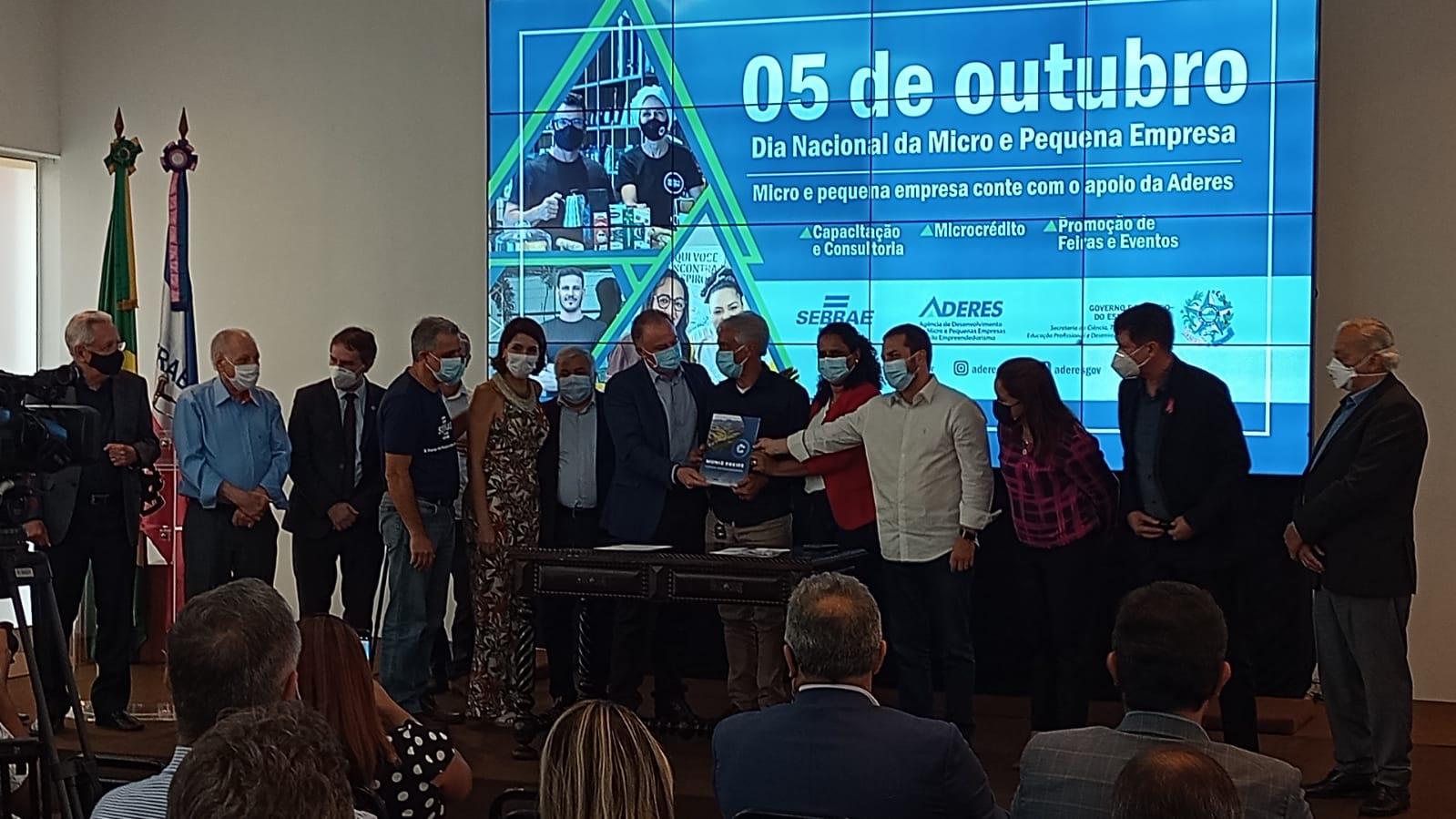 O prefeito de Muniz Freire recebeu o plano de ação do Cidade Empreendedora