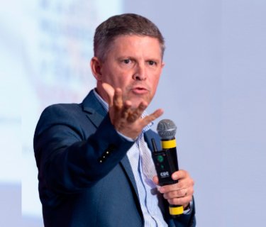 Palestrante sobre vendas, motiva&ccedil;&atilde;o e empreendedorismo, Erik Penna comanda webinar no dia 16