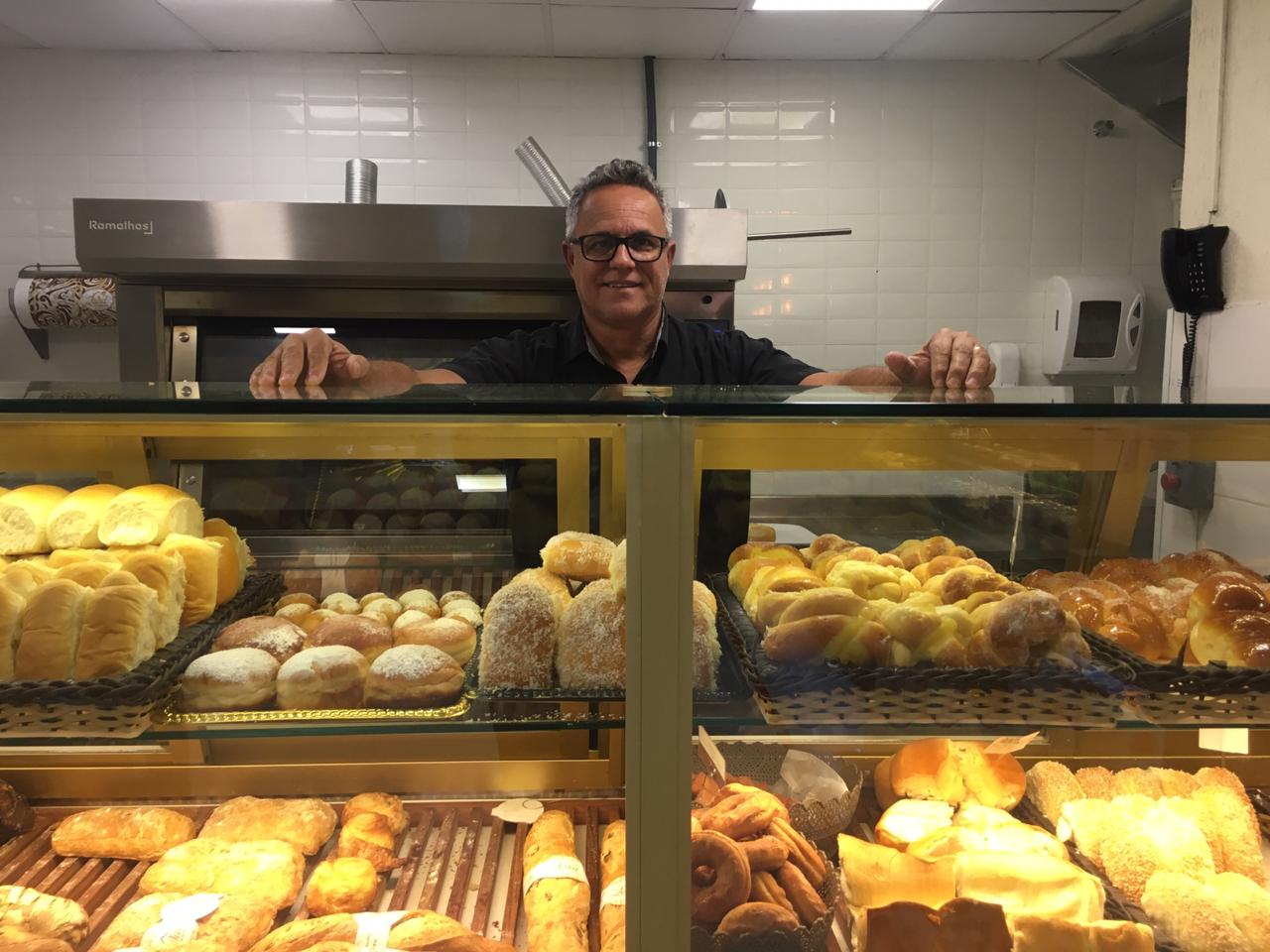 Ricardo Augusto Pinto, presidente do Sindip&atilde;es e propriet&aacute;rio da padaria Le Dut, em Vit&oacute;ria: "estamos tomando medidas para diminuir o preju&iacute;zo, com investimento em servi&ccedil;os de delivery, drive-thru e novos meios de pagamento&rdquo;, destaca.