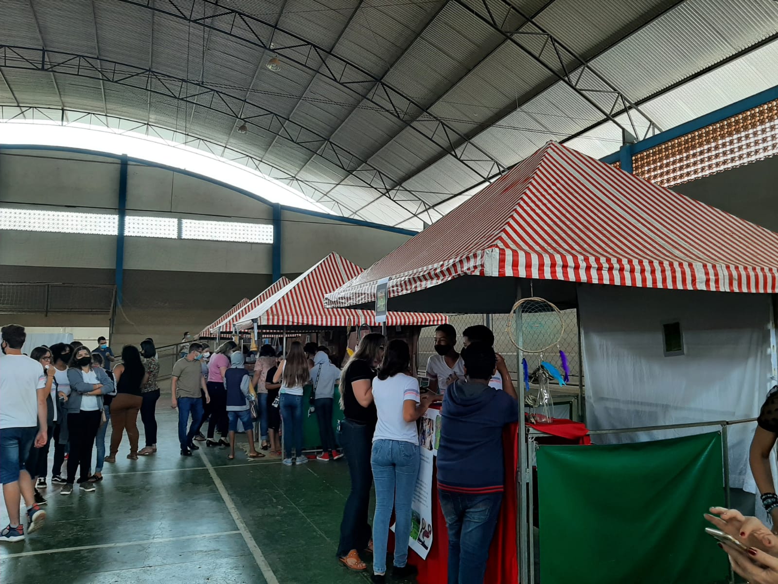 As escolas realizaram feiras tem&aacute;ticas, como esta que ocorreu no munic&iacute;pio de Itagua&ccedil;u.