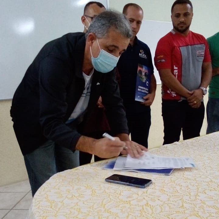 O superintendente Pedro Rigo esteve presente na solenidade de entrega do Plano de Ação ao município de Conceição de Castelo.