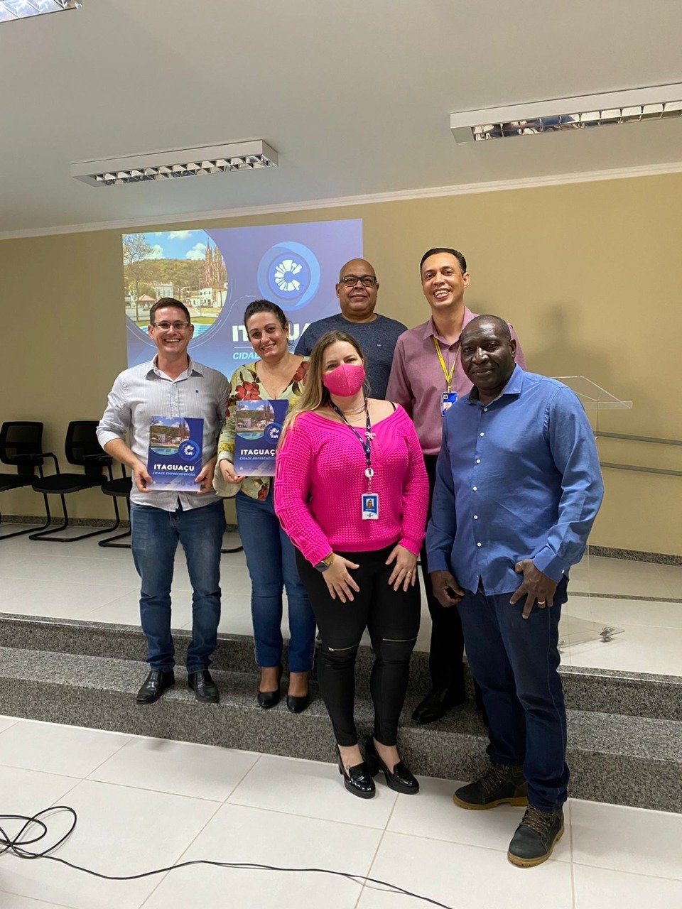 O prefeito Uesley Corteletti, de Itaga&ccedil;u, recebeu o plano do Cidade Empreendedora na quinta (28).