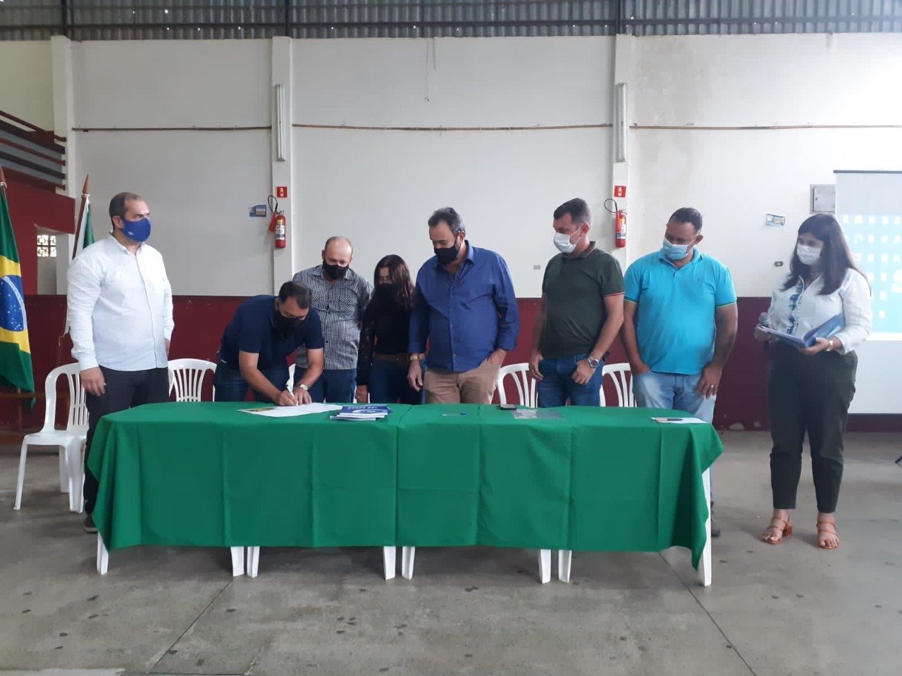 O plano de a&ccedil;&atilde;o tamb&eacute;m tamb&eacute;m foi entregue ao prefeito O plano de a&ccedil;&atilde;o foi entregue ao prefeito de S&atilde;o Roque do Cana&atilde;, Marcos Guerra.