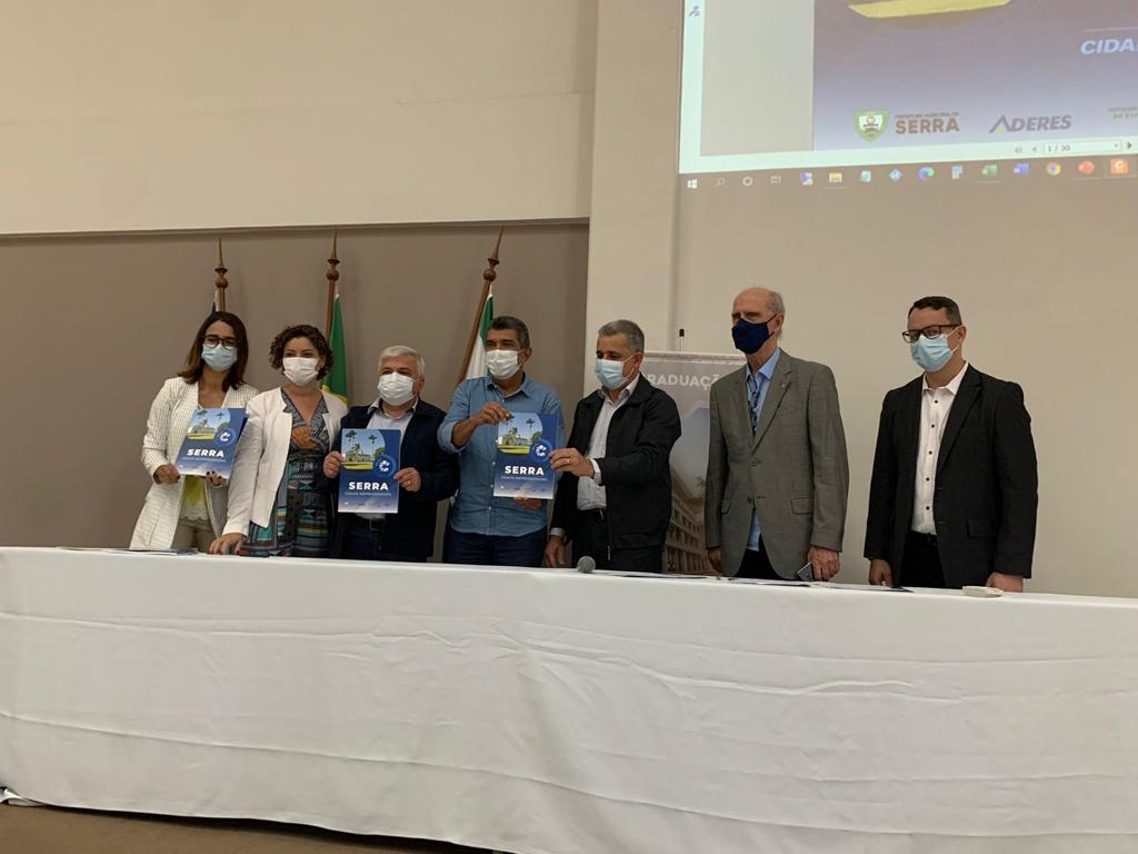 Durante a solenidade, foi assinado o termo de ades&atilde;o ao Programa Cidade Empreendedora.