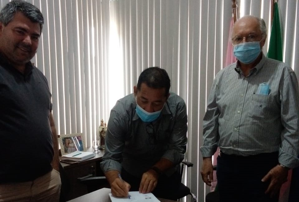 O plano de a&ccedil;&otilde;es foi entregue ao prefeito de Rio Novo do Sul, Jocenei Marconcini Castelari.