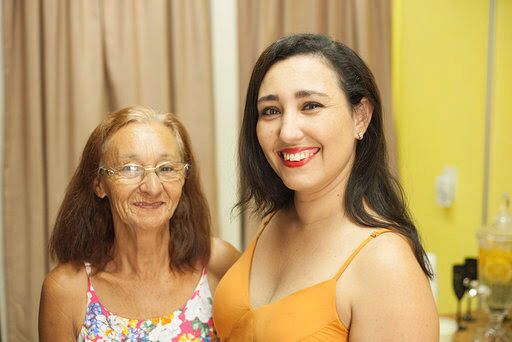 As empres&aacute;rias Daiane Machado e Maria Machado recebem o consultor do Sebrae/ES em sua loja, a Feminina's