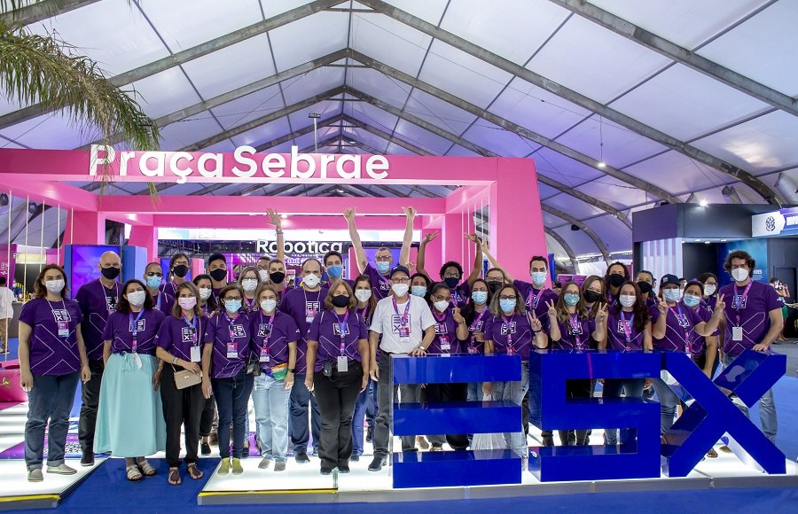 O diretor técnico do Sebrae/ES, Luiz Toniato, junto com parte da equipe presente no ESX.