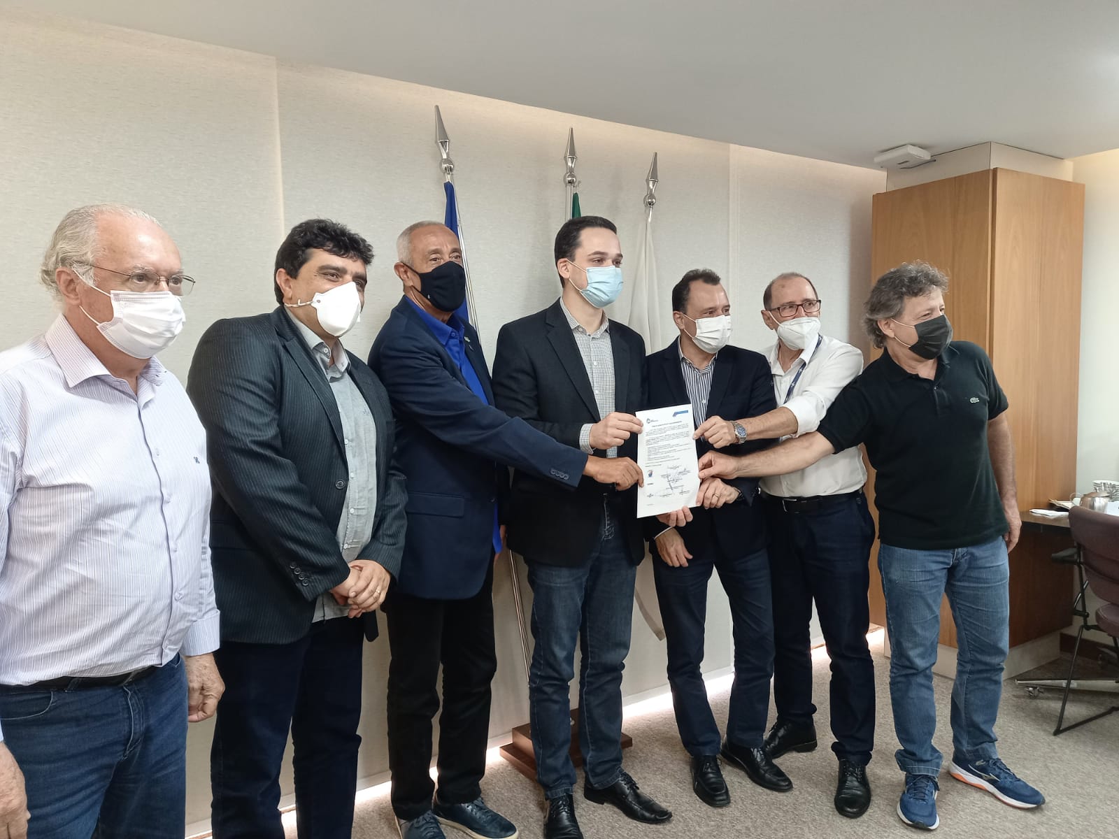 O prefeito de Vit&oacute;ria, Lorenzo Pazolini, assinou o Termo de Ades&atilde;o ao Cidade Empreendedora, do Sebrae/ES